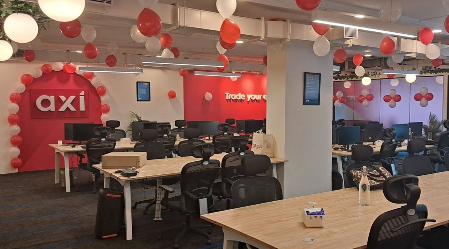 德国10年期国债收益率创下自1990年以来的最大盘中涨幅，现涨幅约为30个基点。